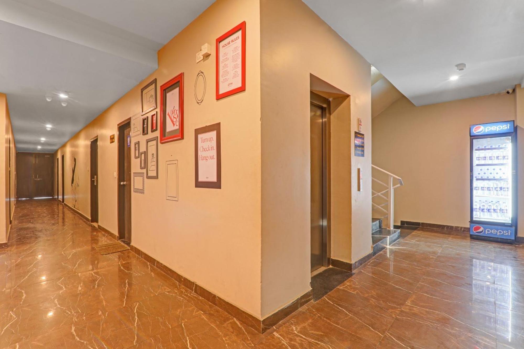Super Townhouse Amaraa Hotel Near Phoenix Palassio Lucknow Exteriör bild