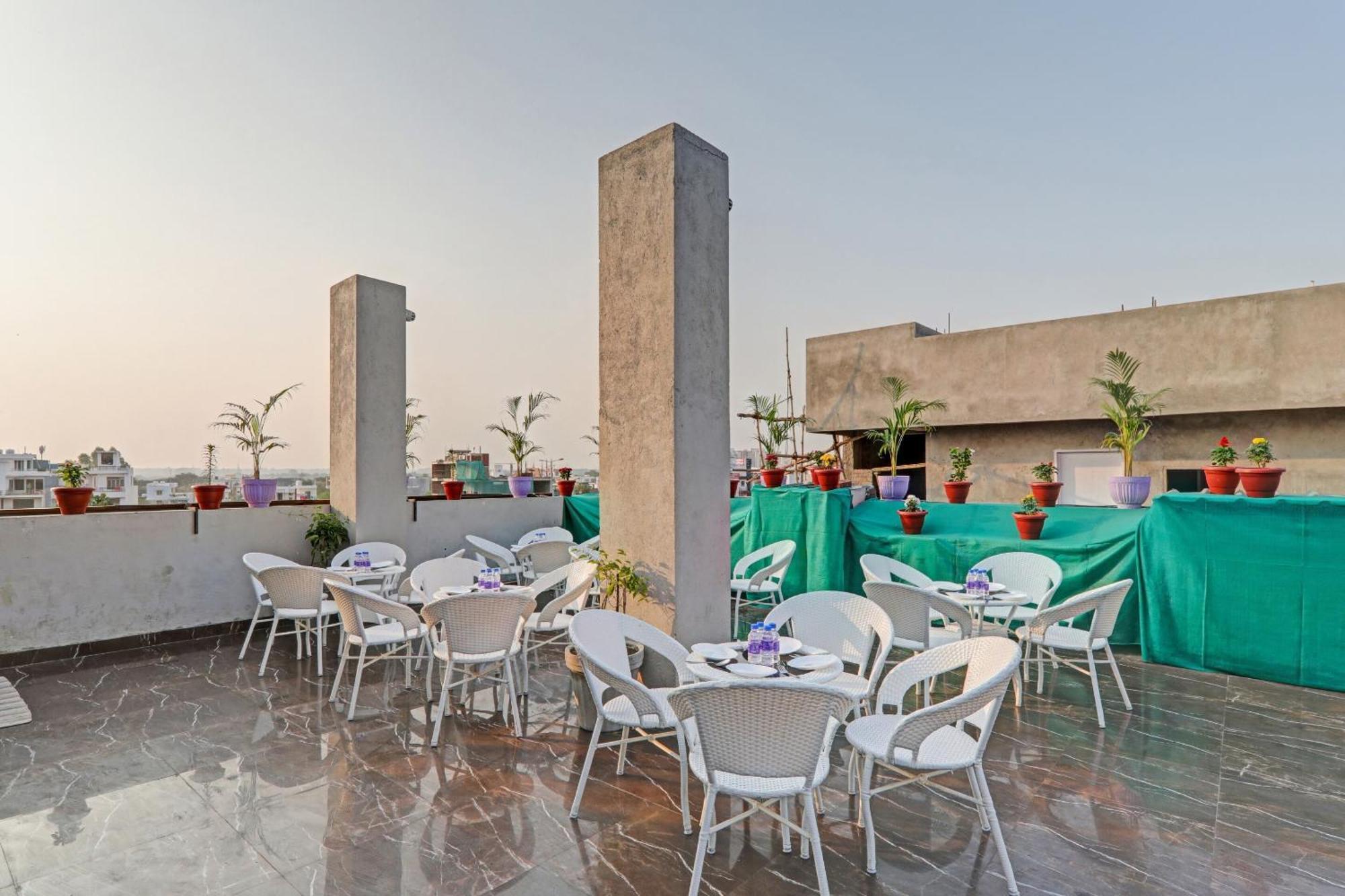 Super Townhouse Amaraa Hotel Near Phoenix Palassio Lucknow Exteriör bild