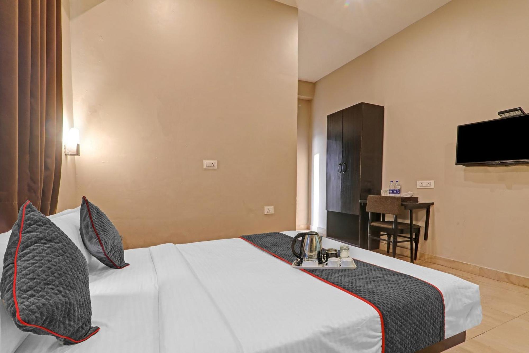 Super Townhouse Amaraa Hotel Near Phoenix Palassio Lucknow Exteriör bild